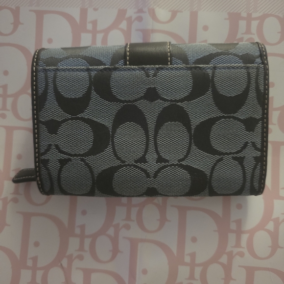 Coach Leatherware Signature fold Wallet NWOT Beautiful Wallet! - Picture 2 of 16